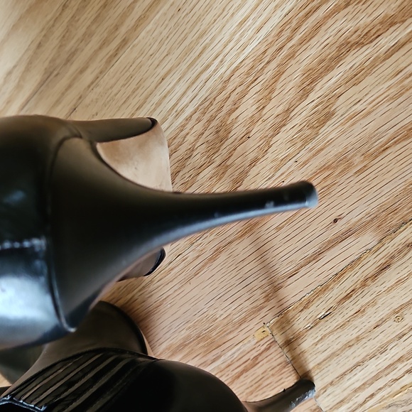 Manolo Blahnik Black Leather Heels - Picture 7 of 9